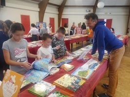 à la Salle des Fêtes de Hanches (28130)