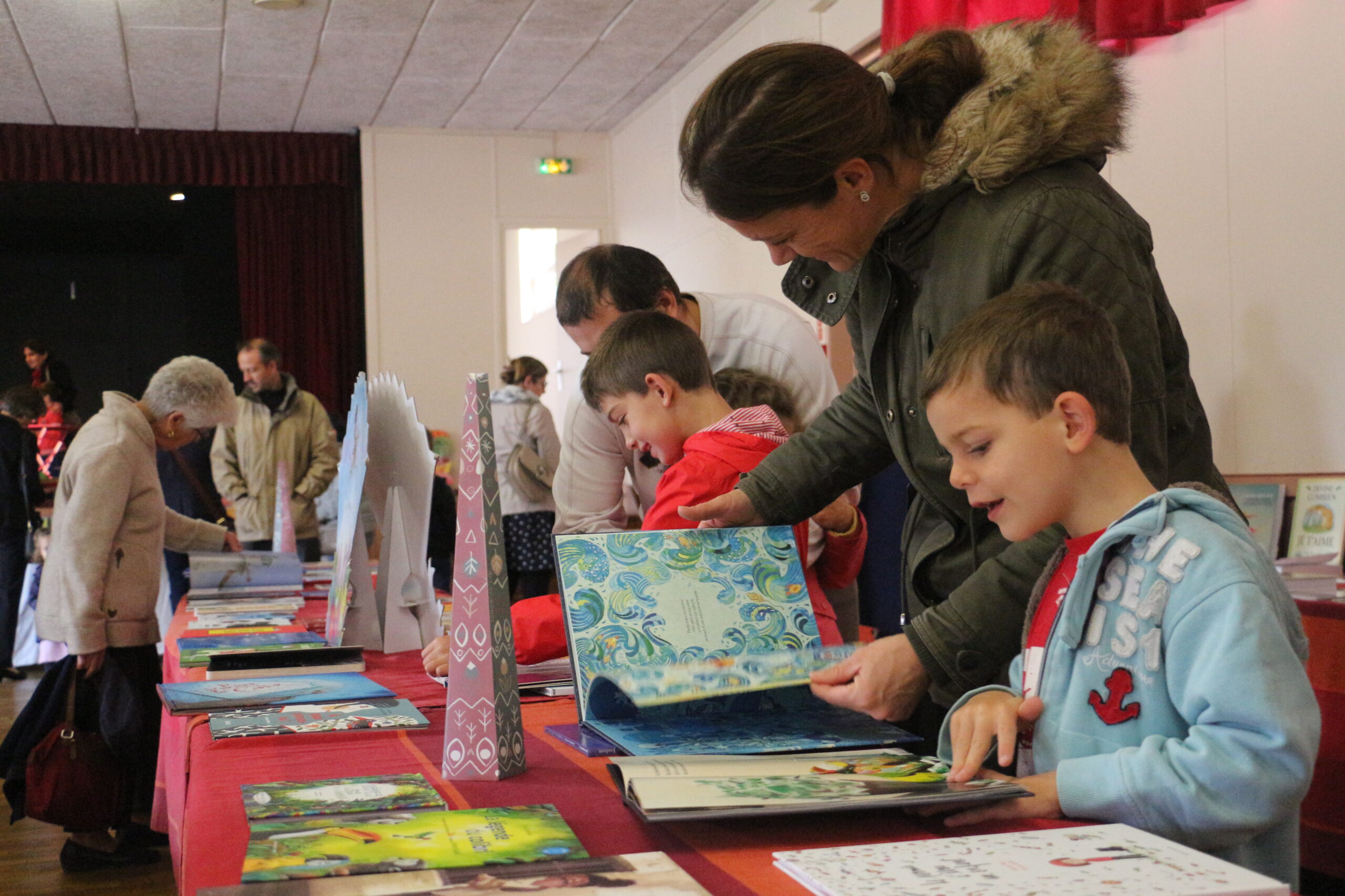 à la salle des Fêtes de Saint Piat (28130)