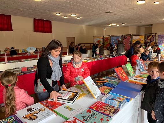 à la salle des Fêtes de Saint Piat (28130)