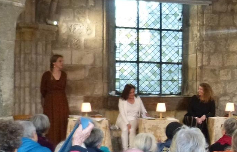 "dans le cadre du Printemps des Poètes à la salle Capitulaire à Tours (37000)"